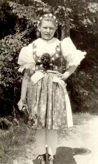 Oldřiška Mikundová-Bártková v asi deseti letech (okolo 1955). Zdroj: archiv pamětnice